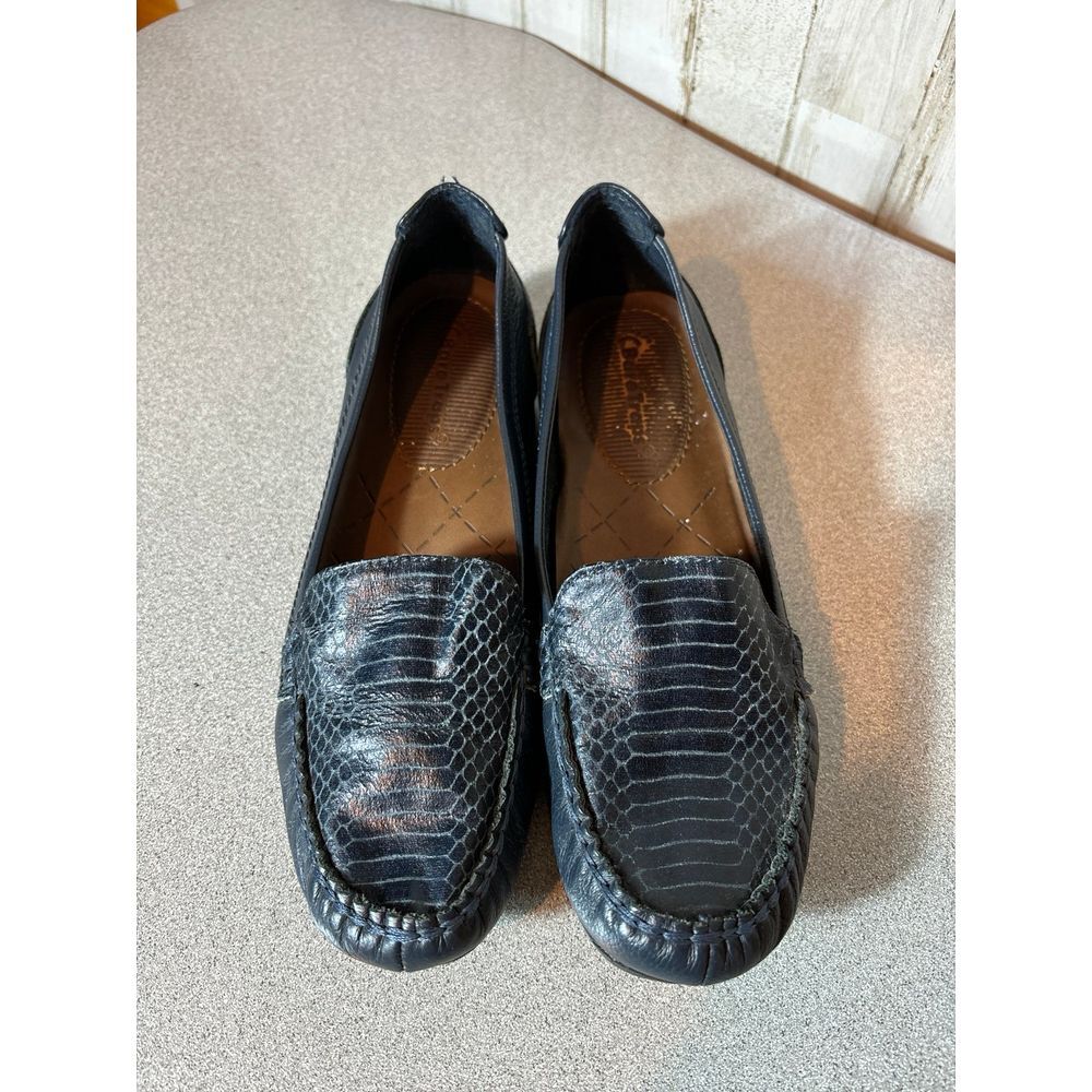Womens Bare traps Blue Loafer Size 7 Leather